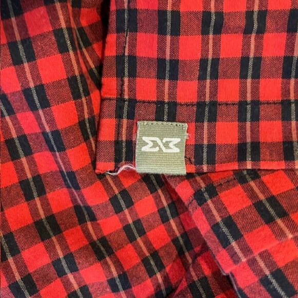 Mutual Weave Red Black Men's Plaid Button Front Shirt Stretch Size Medium - Picture 7 of 10